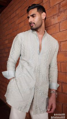 Groomsmen Kurta Indian Weddings, Kurta Stitching Designs, Traditional Dresses Men, Celebrity Indian Outfits, Traditional Attire For Men, Sangeet Outfit For Men, Marriage Dress For Men, Wedding Outfits For Men