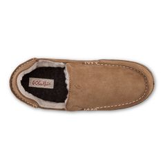 We designed the Nohea Slipper to deliver ultimate warmth and comfort. Made with soft shearling and premium nubuck leather, this versatile slipper looks excellent inside and out. You won’t want to take them off. Key Features: Premium Nubuck Leather: Provides stylish durability. Soft Shearling Lining: Ensures exceptional warmth and comfort. Versatile Design: Perfect for both indoor and casual outdoor wear. Sport Slippers, Leather Slippers, Slipper Boots, Outdoor Wear, Nubuck Leather, Designer Heels, Shoe Store, Summer Shoes, Luxury Handbags