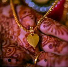 Kerala Hindu Thaali Locket Designs, Thaali Design Kerala, Thali Designs Gold Hindu, Thali Chain Designs Gold Latest Kerala, Kerala Thali Locket, Thali Designs Gold, Simple Neck Chain, Thali Designs, Wedding Accessories Photography