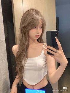 hair Milk Beige Brown Hair, Milk Tea Highlights Hair, Milk Tea Light Brown Hair, Hair Color For Cool Skin Tones Asian, Milk Tee Brown Hair, Milk Tea Korean Hair, Hair Color Ideas Milk Tea, Beige Hair Asian, Korean Milk Tea Hair