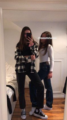 How To Style Flannel Shirt, Black Flannel Outfit, How To Style Flannel, Girl Flannel Outfit, Aesthetic Flannel Outfits, Oversized Flannel Outfits, Flannel Outfits Aesthetic, Style Flannel Shirt, Flannel Outfits Summer