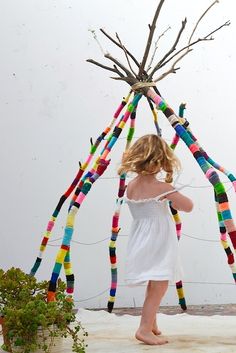 Diy Tipi, Wrapped Sticks, Tee Pee, Yarn Diy, Cool Ideas, Nature Crafts, Yarn Crafts, Fabric Art, Kids Crafts