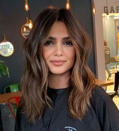 Medium Length Haircut Money Piece, Long Layers With Money Piece, Long Money Piece Hair, Thick Hair Haircut Medium, Medium Textured Haircut, Lob Hair, Rambut Brunette, Hair Layers, Mom Hair