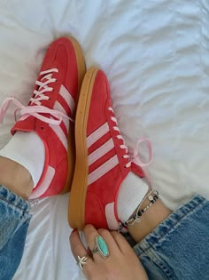 Pink and red colourway adidas spezials. Sambas. Spezials. Valentines shoes. Cute Shoes Aesthetic, Seamless Jeans, Aesthetic Adidas Shoes, Red Adidas Outfit, Story Inspo Aesthetic, Valentines Shoes, Red Adidas Shoes, Adidas Aesthetic, Cute Summer Shoes