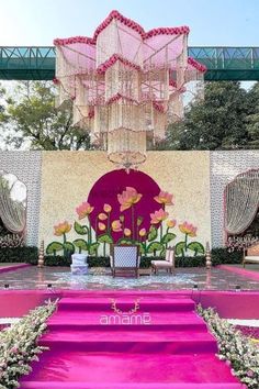 Big Stage Decorations Wedding, Pooja Backdrop Decoration, Indian Floral Decor, Indian Wedding Mandap, Unique Decor Ideas, Small Wedding Decor, Chandelier Ideas, Flower Garland Wedding, Wedding Decor Photos