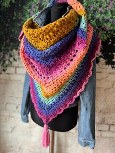 Handmade Crochet Triangle Multicolor Shawl ör Scarves Triangle En Crochet, Crochet Triangle Shawl, Triangle Shawl, Crochet Triangle, Triangle Shawls, Knitted Shawls, Crochet Granny, Crochet Scarves, Pattern Illustration