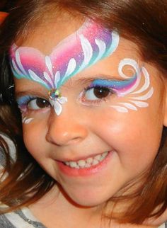 face painting mask designs | Pinned by Tamara Schuitema Face Paint Crown Easy, Make Up Fantasi Simple, Face Paint Crown, Face Painting Inspiration, Face Painting Simple