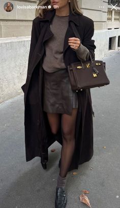 Brown Skirt Outfit Ideas, Brown Loafers Outfit Women, Loafer Outfits Women, How To Style Loafers, Loafer Outfits, Fall Office Outfits, Winter Style Guide, Brown Leather Skirt, Style Loafers