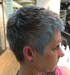 Short Gray Pixie for Straight Hair Chic Short Haircuts, Popular Short Hairstyles, Short Choppy Hair, Short Hair Over 60