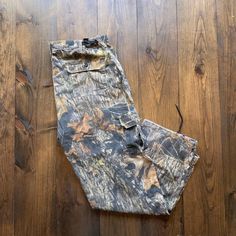 Vintage 1990s Mossy Oak Adjustable Cargo Denim Jeans Pants Camouflage Trees Branches Forest Leaves Nature Outdoor / see measurements Length:    45" Inseam:    30" Waist:    40" adjustable sizing Rip in crotch area (see photo) Please check the measurements before purchasing  -------------------------------- ⚠️ Please Note: All of our items are vintage. Please note that with vintage clothing, items may show some signs of wear. We do our best to include as much information about the items condition Camouflage Straight Leg Outdoor Bottoms, Camouflage Hunting Pants With Pockets, Camouflage Straight Leg Bottoms For Outdoor, Straight Leg Camouflage Bottoms For Outdoor, Forest Leaves, Rare Clothing, Denim Jeans Pants, Jeans Cargo, Camo Pants