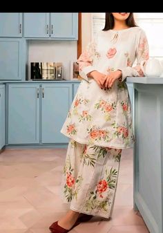 Pakistani Dresses Casual Simple Stylish Lawn, Allover Suit Designs, Stiching Designs For Suits, Dress Design Pakistani, Lawn Dress Design, Simple Dress Casual, Lawn Dresses, Designer Summer Dresses