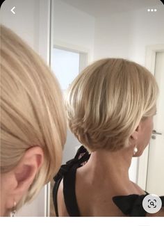 Blonde Short Bob, Short Bob Cut, Short Bob Cuts, Blonde Short, Short Blonde Haircuts, Balayage Blonde, Hairstyle Tutorials, Blonde Bob Cuts, Petite Clothing