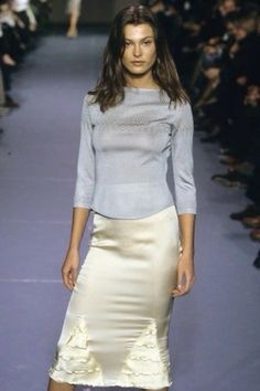 #itgirl #itgirlfashion #2000svintagechic #carriebradshaw #satc #nyc #nycfashion #90srunway #outfits #nycstyle #makeup #instagram #streetstyle #vintage #thrift #style #jewelry #august #fallinspo #autumn #falloutfits Chloe Spring Summer 1998, 90s Ralph Lauren Runway, Oresund Iris, Chloe Aesthetic, Runway Fashion Vintage, Thrift Style, Winter Runway