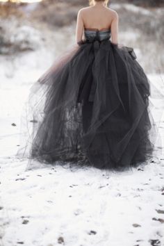 What Wedding Dress Colors REALLY Mean | Amanda K Photography | Heart Love Weddings Wedding Dress Mini, Tulle Dress Black, Gaun Tulle, Alternative Wedding Dress, Dress Photography, Dress Black And White, Black Tulle, Grey Dress, Black Wedding Dresses