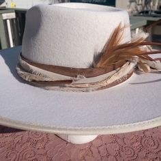 Ribbon Hat Bands, Luxury Brown Hat Bands For Country Events, Luxury Adjustable Cream Hat Band, Luxury White Country Hat Bands, Flea Style Hat Bar, Custom Hat Bar Ideas, How To Make A Hat Band, Hat Bar