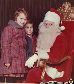 Holy Crap! You know you should run when Santa is this creepy and starts looking sideways to see if anyone's looking. Scary Santa, Creepy Santa, Santa Pics, Photos With Santa, Santa Claus Photos, Creepy People, Happy Winter Solstice, Scary Christmas, Vintage Christmas Photos