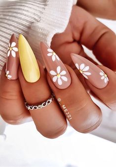 Nails Korean, Spring Acrylic Nails, Cute Spring Nails, Daisy Nails, Cute Gel Nails, Acrylic Nails Coffin, Yellow Nails