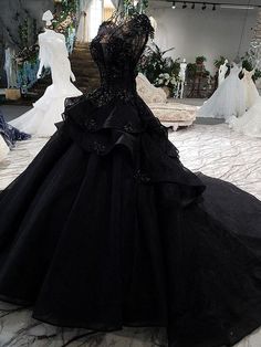 Black Ball Gown Wedding Dress, Halloween Chic, Black Wedding Gowns, Black Ball Gown, Gothic Wedding Dress, Wedding Dress With Lace, Beaded Prom Dress, Fantasy Gowns, Vestidos Vintage