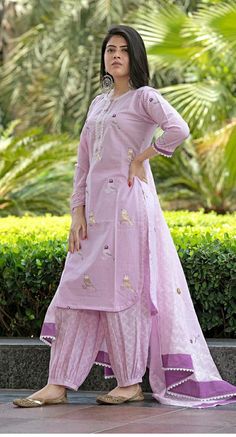 Cotton Suit Designs, Women Trousers Design, Latest Dress Design, Kurti Designs Latest, Dress Design Patterns, Kurti Neck Designs