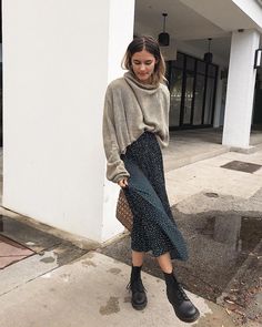 Jogger Outfit, Street Style Photography, Doc Martens Outfit, A T, 가을 패션, Mode Vintage, Doc Martens, Looks Style, Mode Inspiration