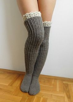 Socks With Lace, Top In Pizzo, Socks Knee High, Crochet Socks Pattern, Crochet Leg Warmers, Barefoot Sandal, Crochet Boots, Crochet Socks, Knitted Socks