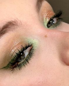 "Oh Christmas brow, oh Christmas brow, how lovely are your arches... Seafoam Green Makeup, Cute Green Makeup Looks, Green Waterline Makeup, Brown And Green Makeup, Green Festival Makeup, Make Up Green Eyes, Make Up Inspo Aesthetic, Green Eye Makeup Looks