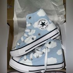 #converse #conversechucktaylor #converseaesthetic #converse #clouds #lightblueaesthetic Cloud Converse, Converse Ideas, Design Converse, Star Branding, Converse Aesthetic, Painted Shoes Diy