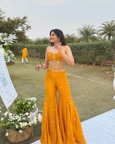 #haldilook Haldi Dress For Bride Sister, Dress For Bride Sister, Haldi Dress For Bride, Haldi Ceremony Outfit, Haldi Dress, Dress For Bride, Haldi Outfits