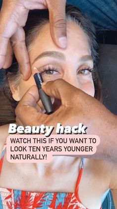 Makeup To Look Younger, Eyebrow Lift, Makeup Over 50, Makeup For Older Women, Eyebrow Makeup Tips, Hooded Eye Makeup, Makijaż Smokey Eye