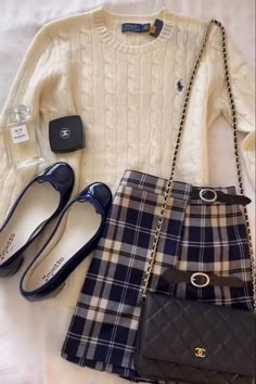 Old Preppy, Coquette Old Money, Navy Blue Outfit, Sixth Form Outfits, Old Money Fashion, Money Purse