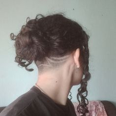 Long Curly Undercut, Wavy Hair Undercut, Fun Hair Ideas, Undercut Hairstyles Women, Curly Undercut, Undercut Styles, Hair Undercut, Haircut Designs