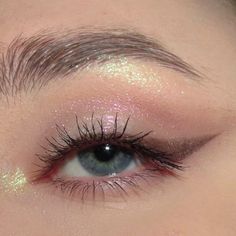 Makeup For Lilac Dress, Eras Makeup, Lilac Eye Makeup, Maquillaje Douyin, Eye Makeup Wedding, Lilac Eye, Everyday Makeup Tutorials, Cat Eye Makeup