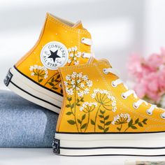 Yellow Converse Embroidery, Embroidery Dandelion, Converse Types, Learning Embroidery, Converse Embroidery, Shoes Embroidery, Embroidered Items