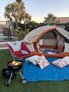 Backyard Camping Ideas, Backyard Campout, Backyard Tent, Backyard Camping, Tactical Survival, Camping Birthday, Camping Decor, Camping Area, Camping Party