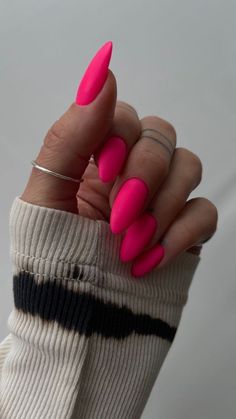 Matt Hot Pink Nails, Solid Matte Nails, Neon Nails Matte, Hot Pink Matte Nails, Pink Nails Manicure, Fuchsia Nails, Nails Gucci, Matte Pink Nails, Chic Nail Art