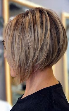 Classic stacked bob with layered detailing, showcasing sleek lines and a timeless silhouette Stacked Bob Haircuts, Bob Ideas, Graduated Bob, Flattering Hairstyles, Stacked Bob, Stacked Bob Haircut, Classic Bob