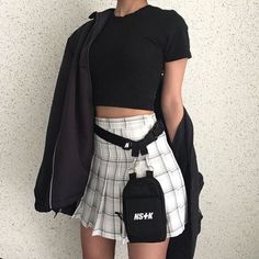 12 Outfits ideales para mitad de semana Gamine Aesthetic, Moda Ulzzang, Black And White Outfits, Pale Grunge, Korean Fashion Outfits, K Fashion, Mia 3, Looks Street Style