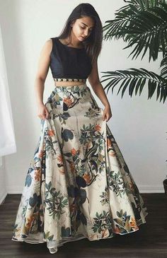 Crop Top And Skirt Indian, Crop Top Elegante, Skirt And Crop Top Indian, Skirt And Top Indian, Lengha Skirt, Floral Skirt Outfits, Train Light, Skirt Diy, Indian Lehenga Choli