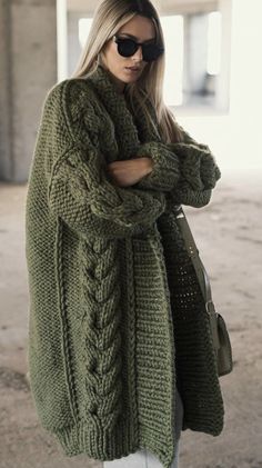 Crochet Sweater Ideas, Groovy Clothing, Comfy Fall Outfits, Sweater Ideas, Crochet Inspiration, Knitwear Fashion, Ideas Crochet, Long Sweaters Cardigan, Knitted Poncho