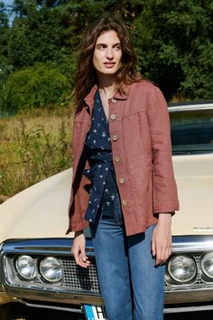 Discover the ultimate fall fashion statement with our Helsinki Button Down Linen Jacket. This high-quality, light-linen coat is designed to keep you stylish and comfortable during the cooler months. Its cropped sleeves and easy-to-care-for materials make it an eco-friendly must-have for the modern, fashion-forward woman.