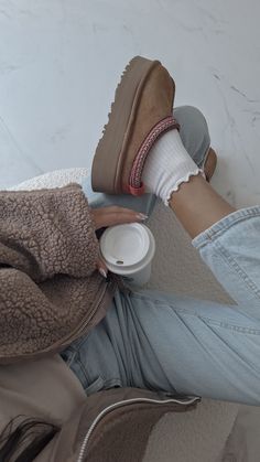 autumn fall jesień ugg tazz slippers coffee autumn outfits Tazz Uggs Outfit, Ugh Slippers Outfits Fall, Uggs Tazz Outfit, Uggs Tazz Slipper, Tazz Ugg Outfit, Ugh Tazz Slipper Outfit, Tazz Slipper Outfit, Ugg Tazz Slippers Outfit, Ugg Slides Outfit