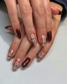 November Nail Designs, Burgundy Nail Designs, Brown Nails Design, August Nails, November Nails, Fall Nail Trends, Manicure Inspiration