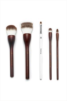 The La Bouche Rouge brush collection is developed in Osaka, following the tradition of Kaizen calligraphy, the philosophy of continuous improvements. Face Brushes: The highlighter is a large brush made of beech wood and vegan fibers to apply la Lumière. It allows a harmonious and diffuse application on the cheekbones, cupid bow, and the tip of the nose for a natural and glowy light halo effect. The powder is a large brush, made of beech wood and vegan fibers to apply la Terre. It allows a harmon Cupid Bow, Face Brushes, Cupids Bow, Lip Shapes, Perfume Making, Knit Shoes, Lip Brush, Beauty Packaging, Face Brush