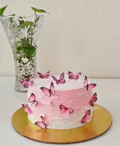 Малюнок Cake Butterfly, Wave Cake, Cake Designs For Kids, 14th Birthday Cakes, Whipped Cream Cakes, Edible Butterfly