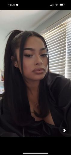 Jacket Hairstyles Women, Mid Length Hairstyles Latina, Ahs Hairstyles, Hairstyles For Black Girls Straight Hair, Straight Hair Baddie Hairstyles, Hair Styles For White Women, Haïr Style Ideas, Straight Hairstyles Side Part, Straightened Hair Styles