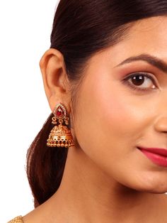 This classic Mansi jhumka earring boasts intricate design and meticulous craftsmanship, fashioned from 925 silver and adorned with a stunning gold polish. It showcases an exquisite tilak pattern in stud section and floral pattern in the Jhumka part, accentuated by glistening white zircon stones, green emerald, red kemp and the addition of charming ball dangles. This jhumka is available in two color variants:  Red and White stones, Green and White stones. Please refer to the pictures of the jewel Kemp Jhumkas, Gold Jewelry Outfits, Stamped Earrings, San Ramon, White Stones, Jhumka Earrings, 925 Silver Earrings, Silver Gifts, Gold Polish