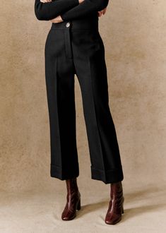 Ankle length trousers;Reversed at the bottom of the leg;Italian pockets and single welt pockets with button on the back;Marked pleats in front and back;Zip and button closure;Inside leg length 66cm / 25.9 in (for all sizes) Moda Paris, Work Wardrobe, Mode Vintage, Work Attire, Mode Inspiration, New Wardrobe, Work Fashion, Parisian Style, Look Fashion