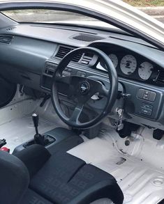 the interior of a car is clean and ready for us to use in its new owner's manual