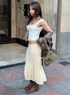 Thrifting Vintage, Rave Outfits Women, Cream Outfit, Long Skirt Outfits, Knit Midi Skirt, Crochet Skirt, Knit Midi, Casual Tank Tops