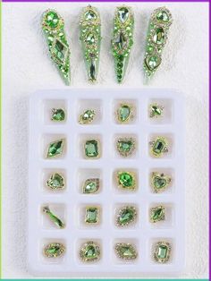 Nail Art Vert, Manicure Supplies, Negative Space Nail Art, Thanksgiving Nail Designs, Thanksgiving Nail Art, Green Nail Art, Prom Nail, Nail Designs Tutorial